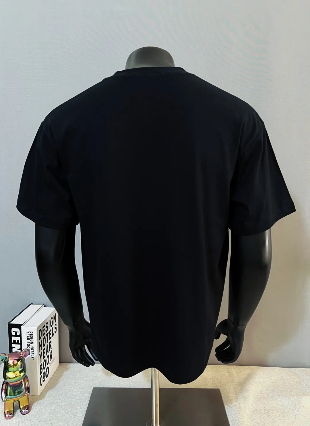 P140 Polo Ralph Lauren 2026ss spring and summer new style Equestrian Rider Nevis island printed round neck short-sleeved T-shirt; new products are available on the official website at the same time; strictly control the size of the LOGO; the color matching and color matching details are consistent with the official website; simple and fashionable style; select 240g double yarn pure cotton fabric; high specification tight threaded neckline; back body seaming and bone; pre-made high-temperature anti-shrinking process before leaving the factory; not easy to deform and shrink after washing; essential clothing for three seasons; color: black white, size XS-L (Can wear up to 200 pounds)